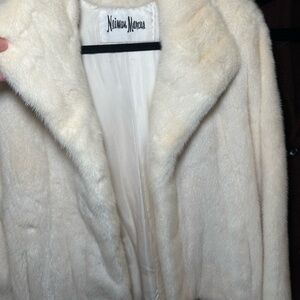 Neiman Marcus Women's Elegant Cream Teddy Jacket